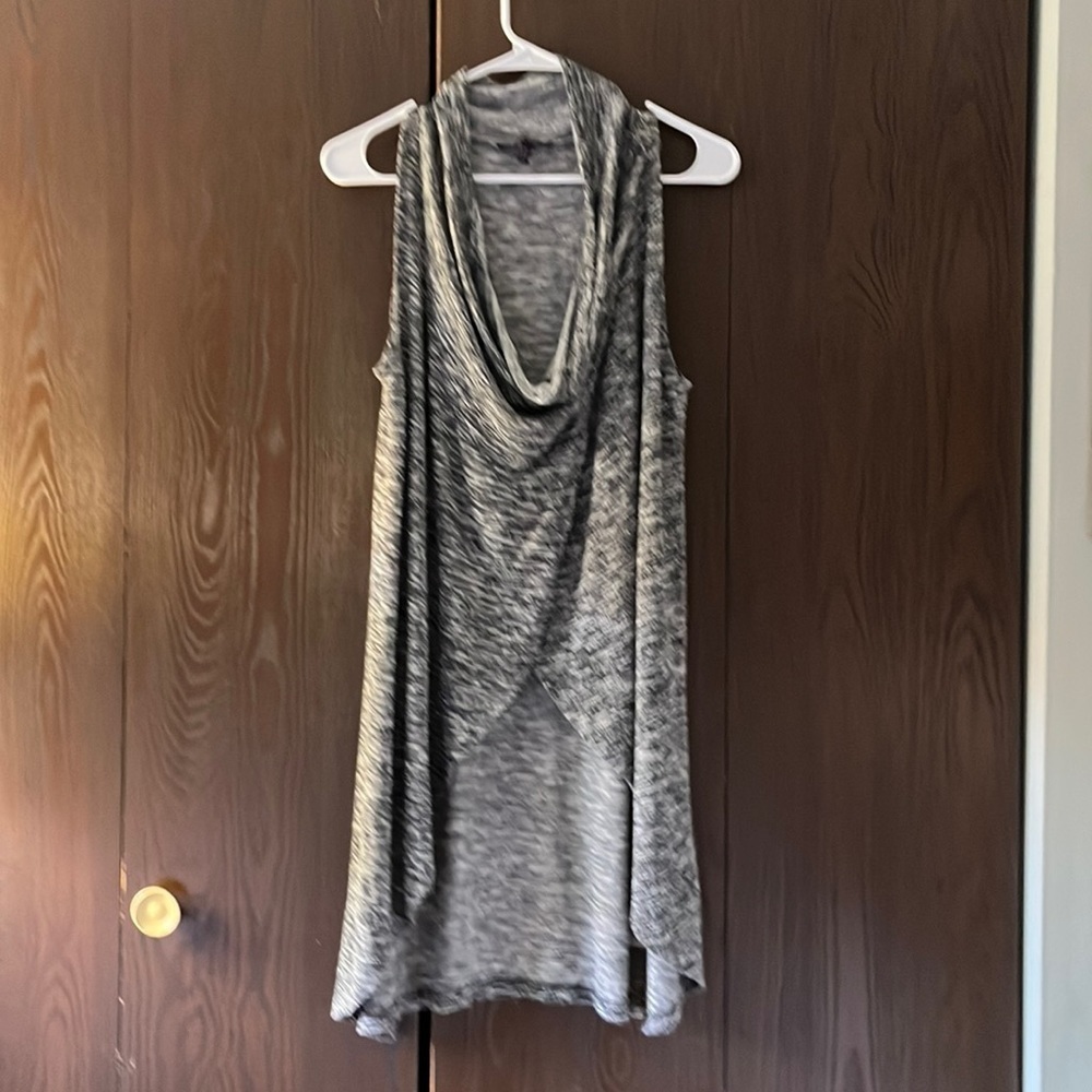 Olivia Sky gray/black tunic top sweater. Size Medium.